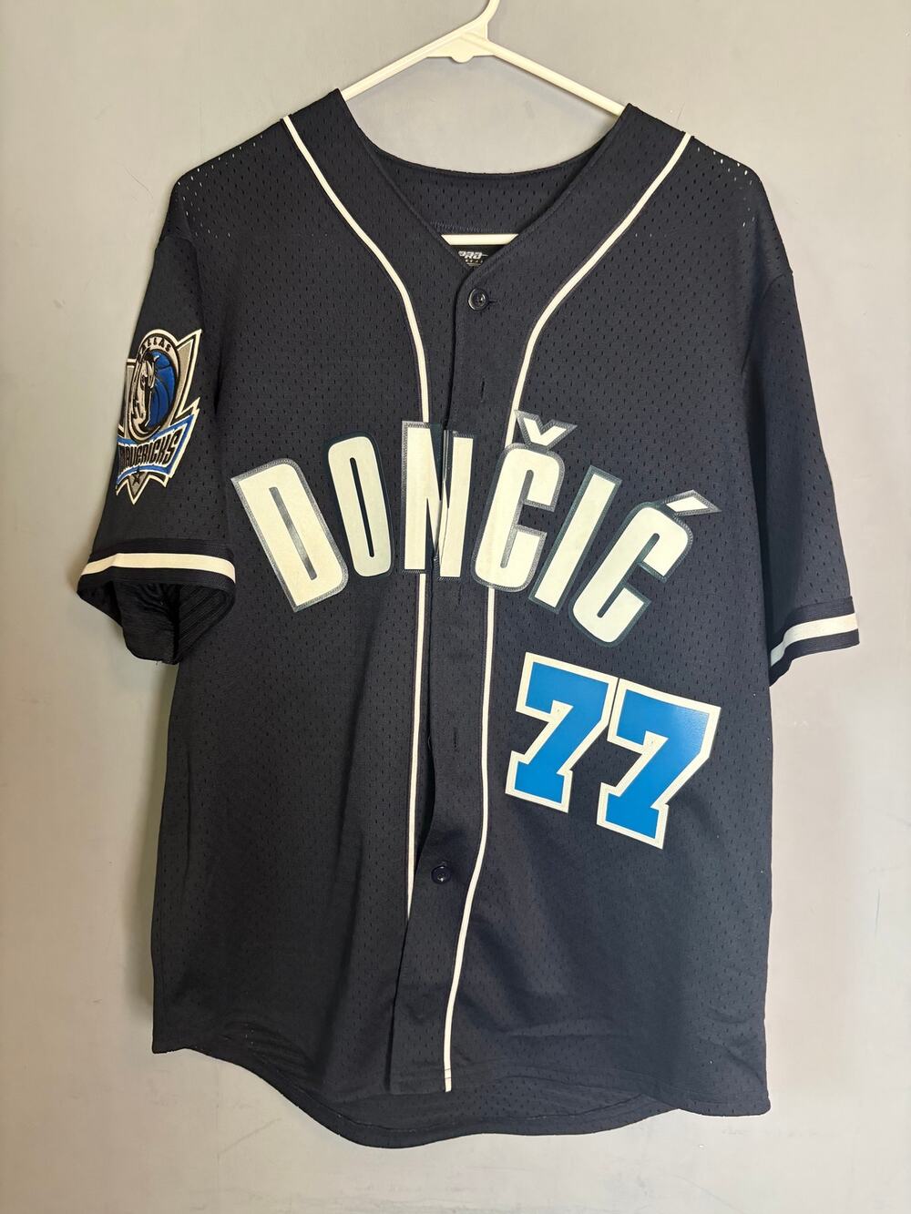 Pro Standard Luka Doncic Dallas Mavericks Black Mesh Jersey Number 77 Size S